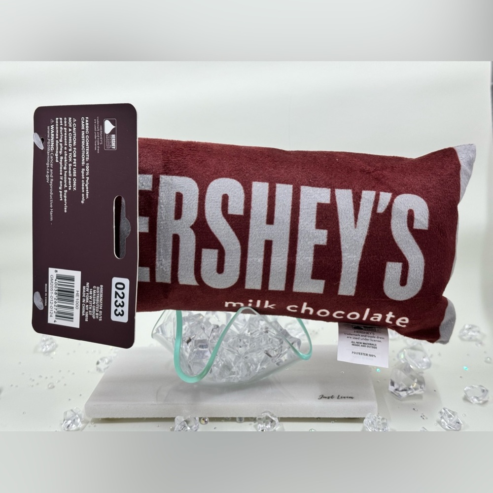 💋 Hershey Crackle & Squeaky Dog Toy - Picture 5 of 8